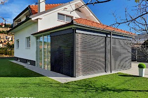 Predokenske zunanje žaluzije HERO.1, lamela P, RAL 7016, RAL 7016