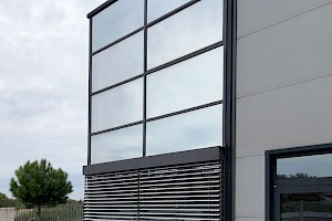 Predokenske zunanje žaluzije HERO.2, lamela S, srebrna, RAL 7016