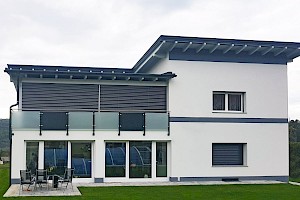 Predokenske zunanje žaluzije HERO.1, lamela P, srebrna, sivi aluminij