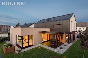 Predokenske zunanje žaluzije HERO.2, lamela P, čokoladno temna, bela