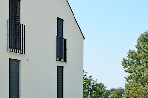 Nadokenske zunanje žaluzije HERO.5, lamela P, RAL 7016, RAL 7016